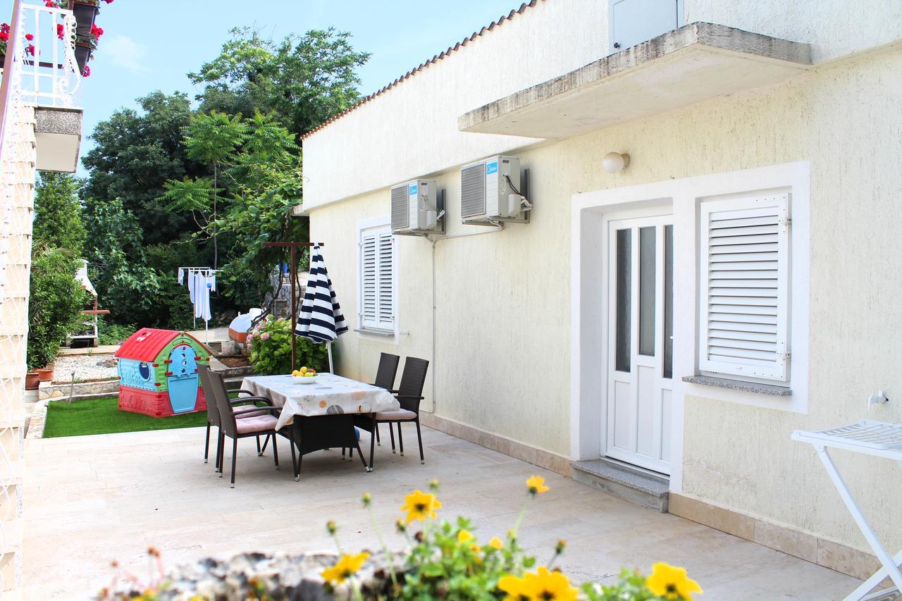 Apartment Maja Krk Town Bagian luar foto